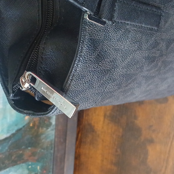 Michael Kors Black Logo Saffiano LeatherTote Bag PRICE IS FIRM!! - Picture 4 of 13